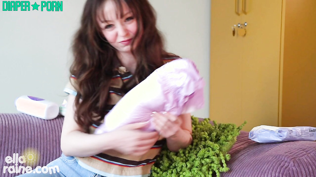 POV dirty talk as diaper leaks - Ella Raine ABDL