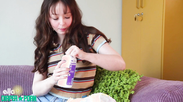 POV dirty talk as diaper leaks - Ella Raine ABDL