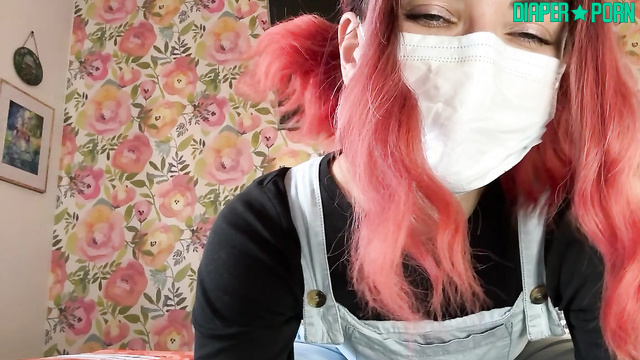 Yourhikerbabe - Gets changed at the daycare after making a mess