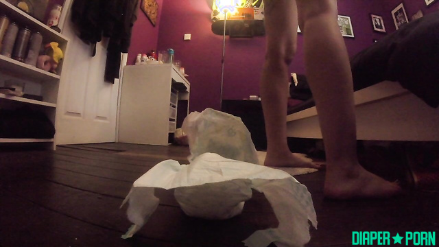 DemonaDragon - She checks how full her diaper is after peeing