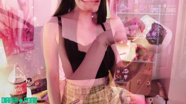 Sugary Little - Girls accidentally wet themselves because of a ghost