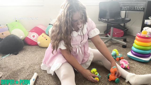 Sunbunnystella - Playing in age regression and touching herself