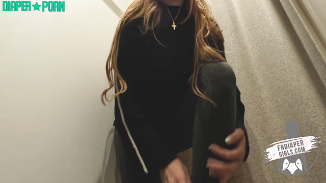 FRDiapergirls - Girls playing with a diaper in the locker room