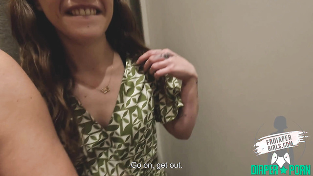 FRDiapergirls - Girls playing with a diaper in the locker room