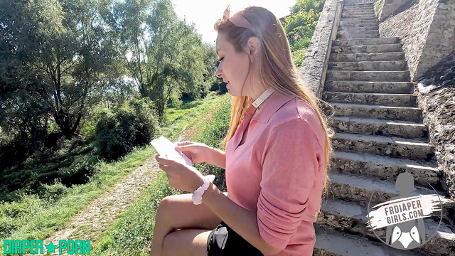 FRDiapergirls - Charlotte first walks outside and then changes her diaper at home