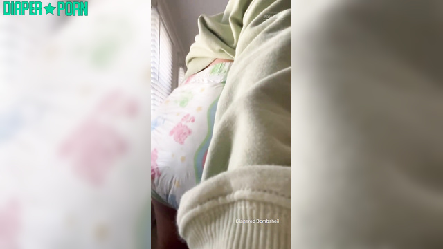 Sunbunnystella - Changes her nappy herself after messing