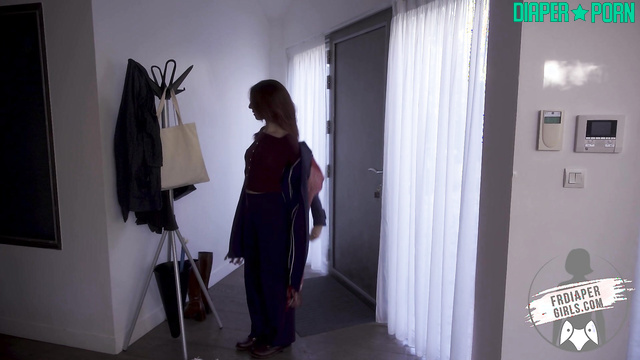 FRDiapergirls - Mom changed her diaper, but she was still unhappy