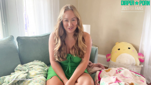 sunbunnystella - Blonde jumping on the dildo in a diaper