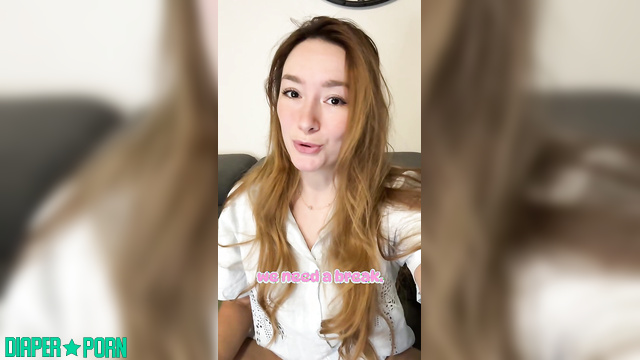 FRDiapergirls - Charlotte communicates with her fans