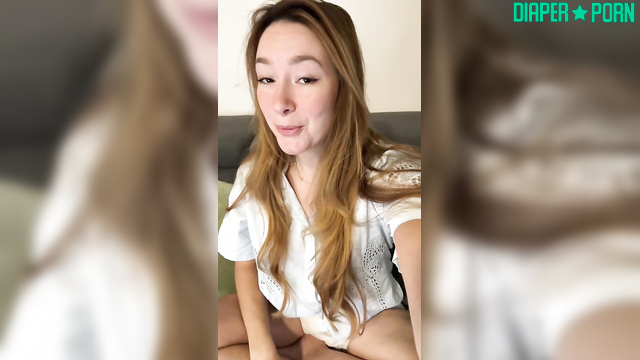 FRDiapergirls - Charlotte communicates with her fans