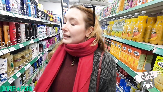 FRDiapergirls - Charlotte demonstrates how to wear a diaper at the shop