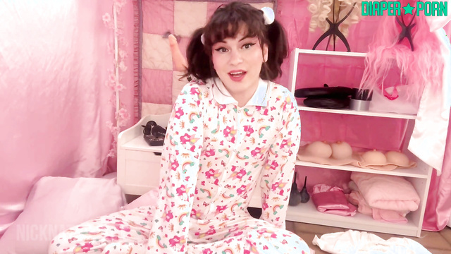 Knicknatz - Look at Sissy, she's jerking off a dick