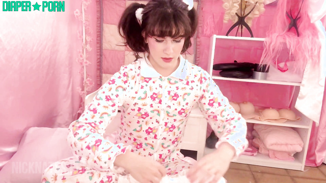Knicknatz - Look at Sissy, she's jerking off a dick