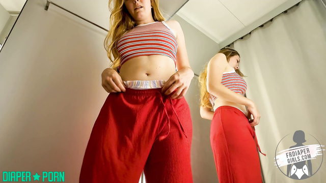 FR Diaper Girls - Charlotte is trying on clothes