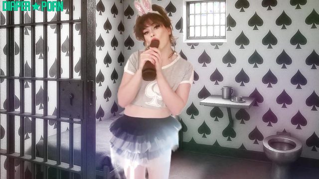 Knicknatz - Slutty blonde dancing in a diaper in jail