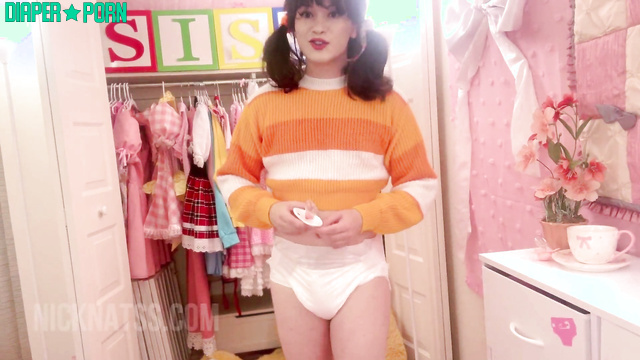 Knicknatz - Bitch and her collection of dresses and diapers