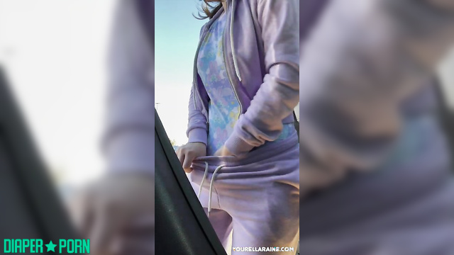 Ella Raine ABDL - Wet vlog (look at her morning routine in pampers) Ella