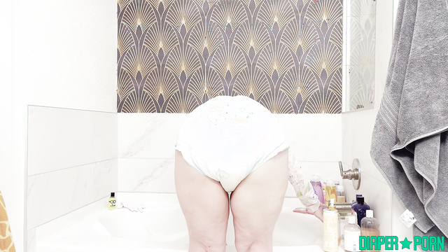 Ginger ABDL - Awkward movements in a diaper of a bbw in the bathroom