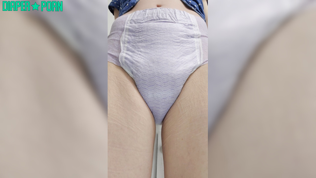 PinkiePieGirl - Babe peeing in the pampers right now