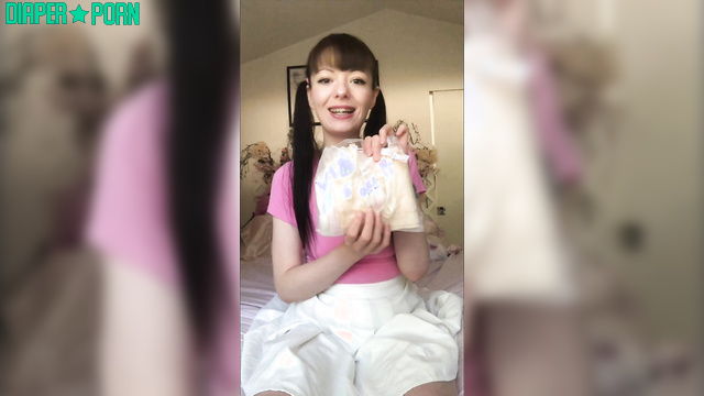 LittlePrincessBug - Dirty pampers demonstration in the cozy bedroom