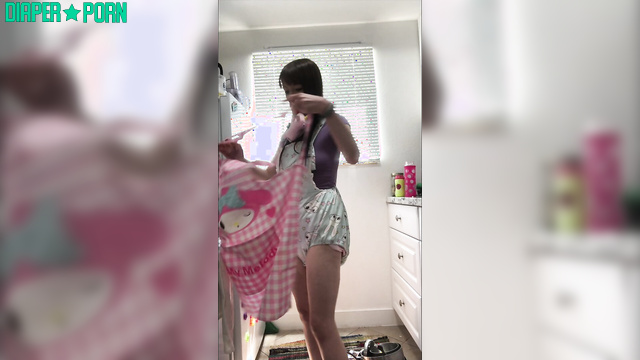 LittlePrincessBug - Dinner making in a pacifier and big messy diaper