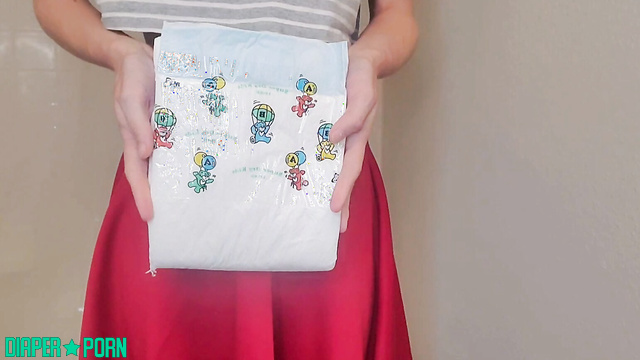 Shop Scarlet Rose - Diaper changing and messing demonstration