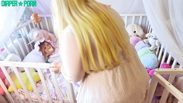 Diariesofababy - Early morning tits feeding, enjoy