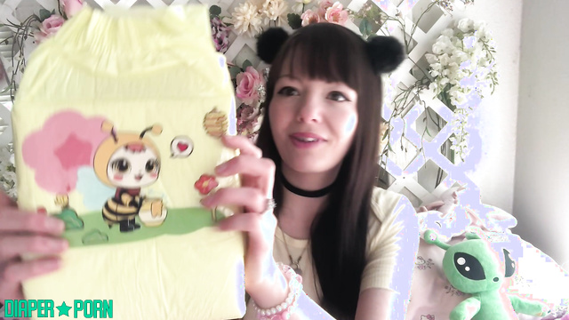 Littleprincessbug - Pampers try-on and review Cutieplusu Honeybee