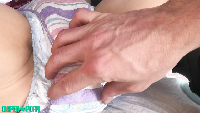 Littleprincessbug - Public roadtrip diaper change in the parking lot