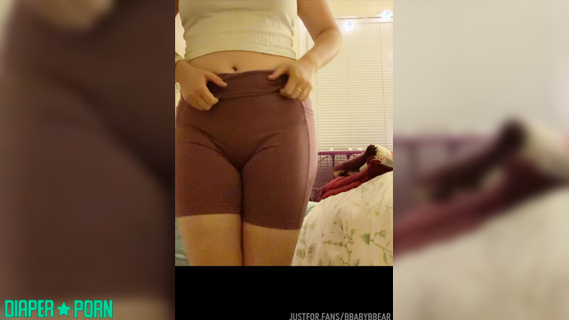 bbabybbear - chubby babe made her leggins wet (nappy too)