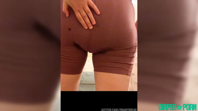 bbabybbear - chubby babe made her leggins wet (nappy too)