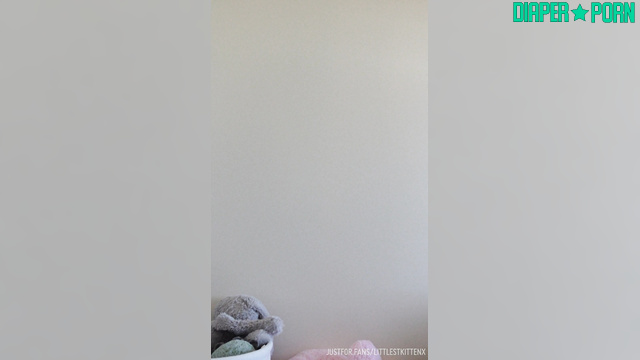 SophiexxLittle - young slut and her sexy movements in nappy