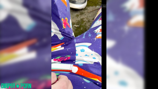 LolaAndThenSome - Bebe walking outside with a full nappy, public adventure