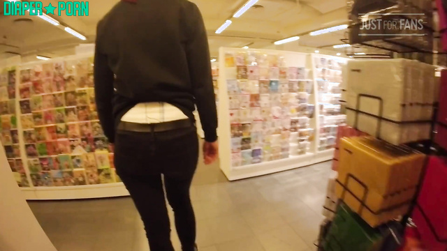 FetishAlex1900 - walking in pampers with boyfriend in a shopping center