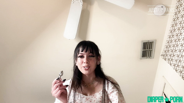 daddaslilstar - babysitter Star will give you pleasure with a nappy and vibrator