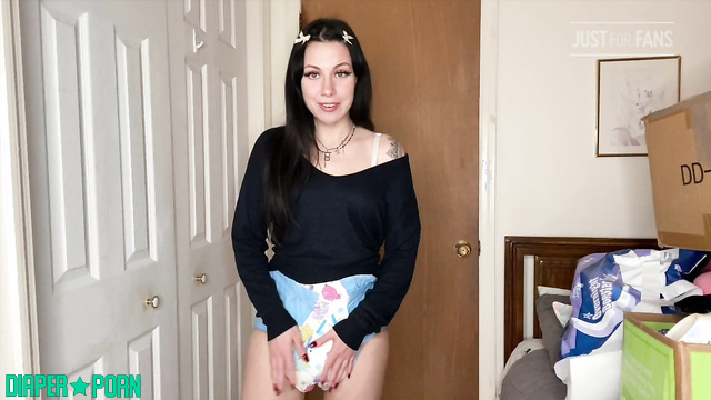 daddaslilstar - Star showed you her cool pampers collection