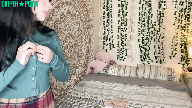 daddaslilstar - Star loves to feel like a little girl / pampers video