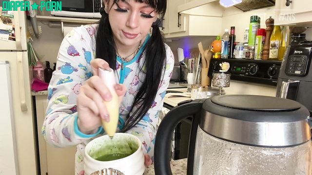 daddaslilstar - morning matcha and a fresh diaper / Strar