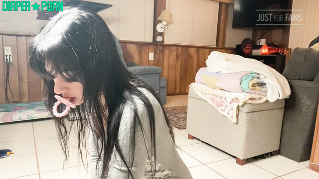 daddaslilstar - young girl having fun alone in the living room, Star