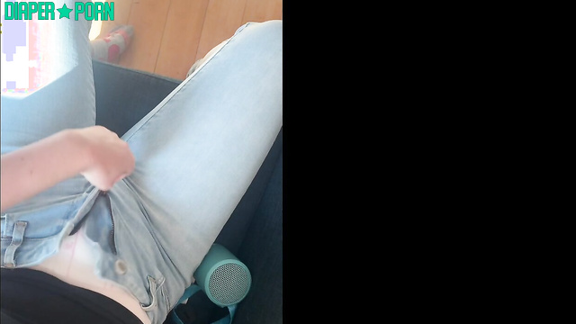 bbabybbear - she liked the feeling of wet jeans and a nappy