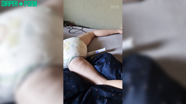 Littlesnowflake - She gets turned on by playing with a wet diaper