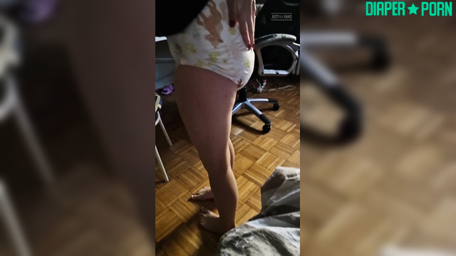 Littlesnowflake - She got ready for work wearing a new diaper