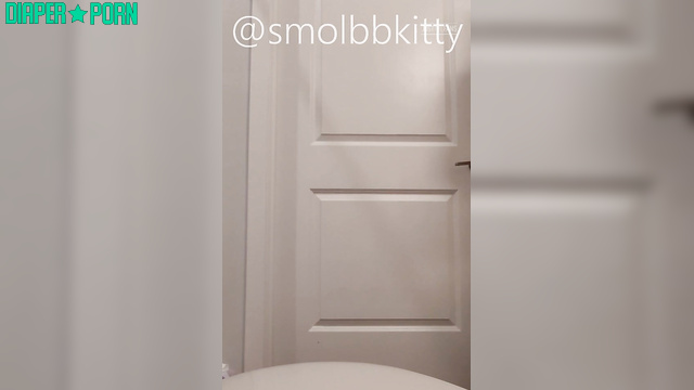 smolbbkitty - Blonde wants to pee too much, wet nappy