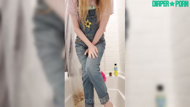smolbbkitty - She likes to pee always and everywhere