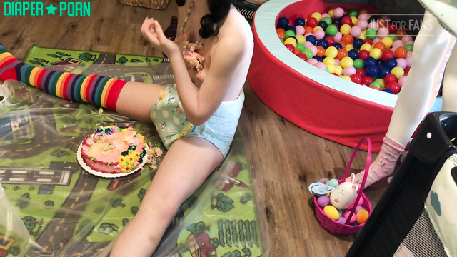 LittleDiaperIdol - Pampers girl smeared cake all over her body