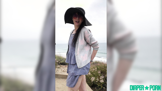 LittlePrincessBug - Brunette showed off her diaper on a beach date
