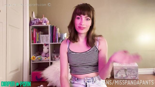 Misspandapants - Beauty changed her t-shirt and stroked herself