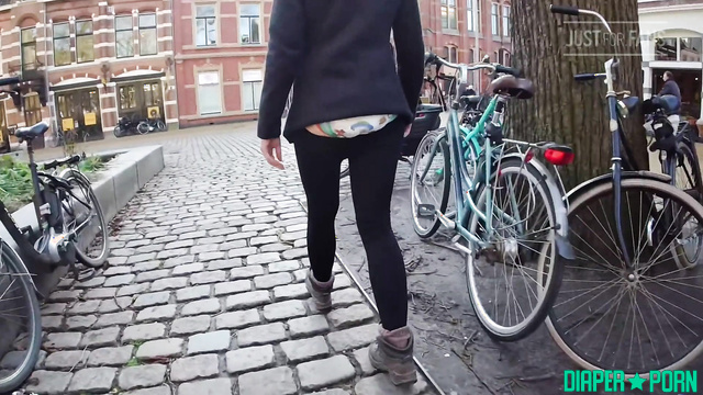 FetishAlex1900 - She's not shy about walking around with her pants down