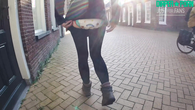 FetishAlex1900 - She's not shy about walking around with her pants down