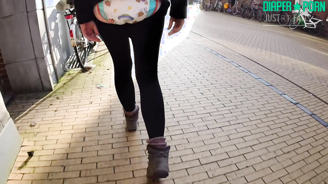 FetishAlex1900 - She's not shy about walking around with her pants down